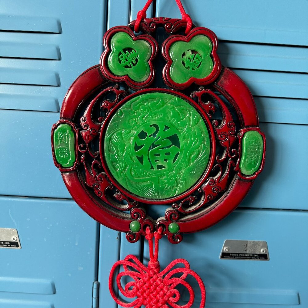 Feng Shui Wall Hanging has symbolism for "Lucky".